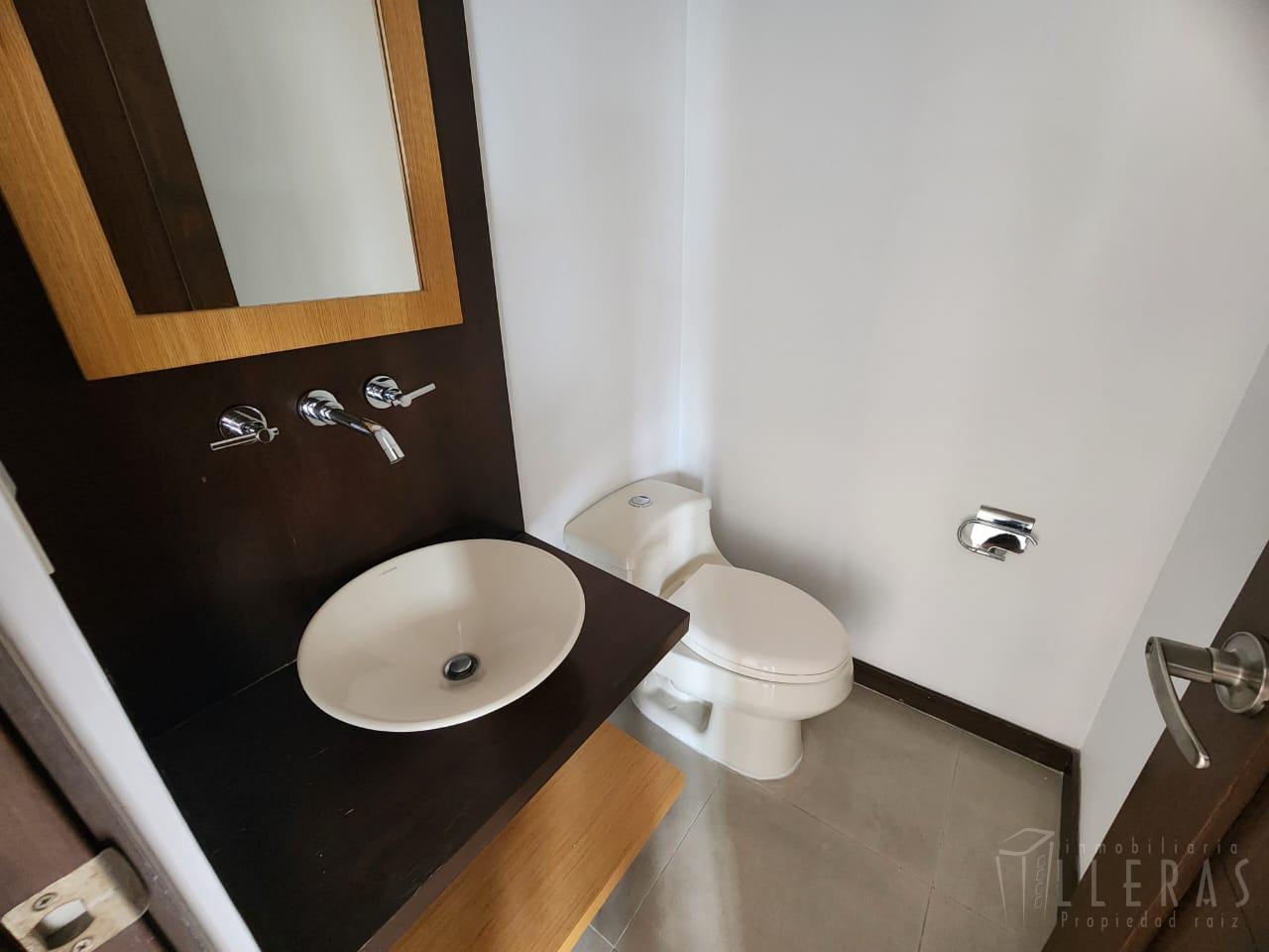 Sector Santa María de los Ángeles, piso alto con hermosa vista - Miniatura 5