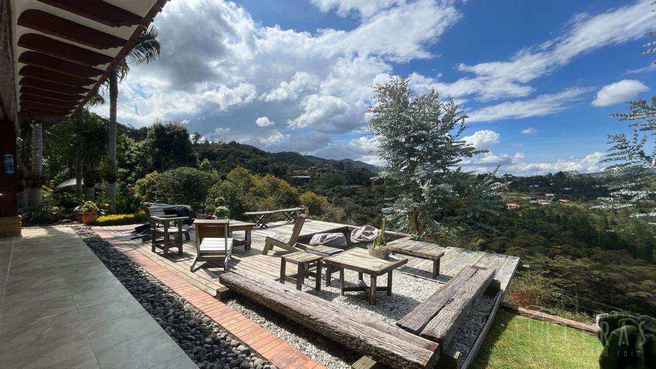 Sector Loma del Escobero, lujosa casa con grandes zonas verdes - Miniatura 12