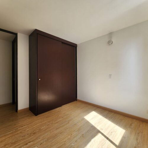 Sector Parques del Río, piso alto y unidad con buenas zonas comunes - Miniatura 2