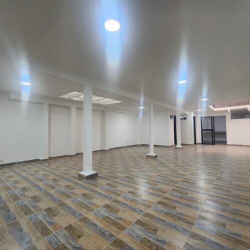 Sector Belen Porvenir, casa comercial remodelada con amplios espacios y parqueadero privado - Miniatura 17