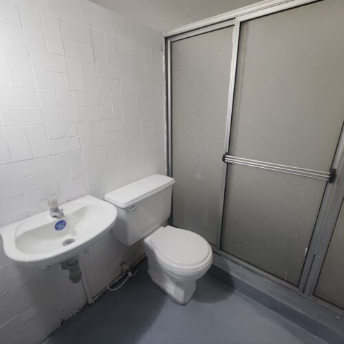 Sector Belen Porvenir, casa comercial remodelada con amplios espacios y parqueadero privado - Miniatura 5