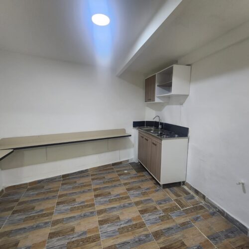 Sector Belen Porvenir, casa comercial remodelada con amplios espacios y parqueadero privado - Miniatura 4