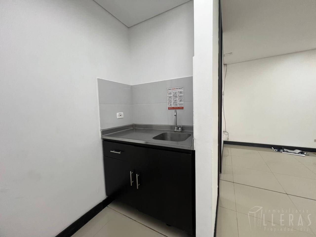 Sector Central Mayorista, oficina con hermosa vista - Miniatura 4