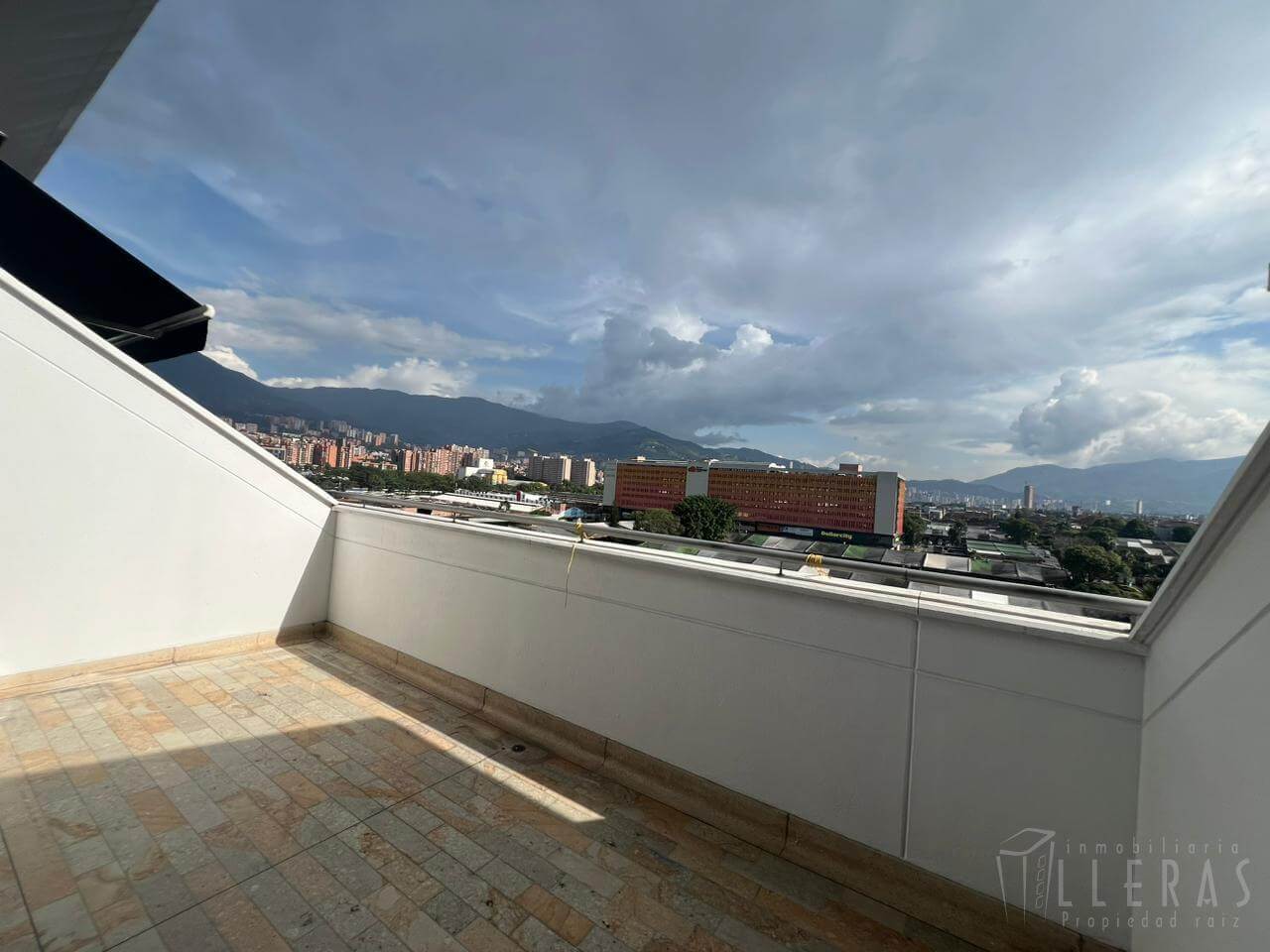 Sector Central Mayorista, oficina con hermosa vista - Miniatura 6