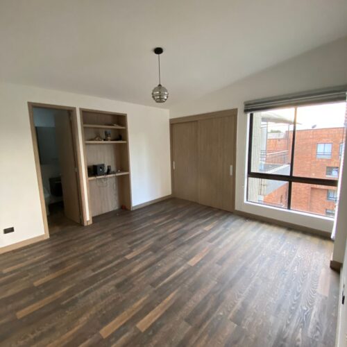 Sector El Tesoro, remodelado con hermosa vista verde - Miniatura 3