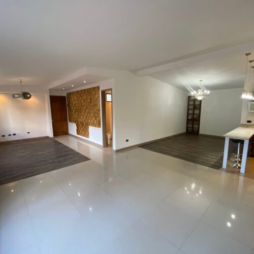 Sector El Tesoro, remodelado con hermosa vista verde - Miniatura 9