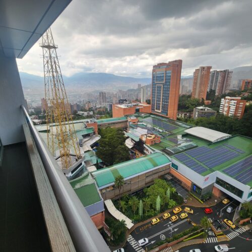Sector El Tesoro, apartamento con hermosa vista a Medellín - Miniatura 5