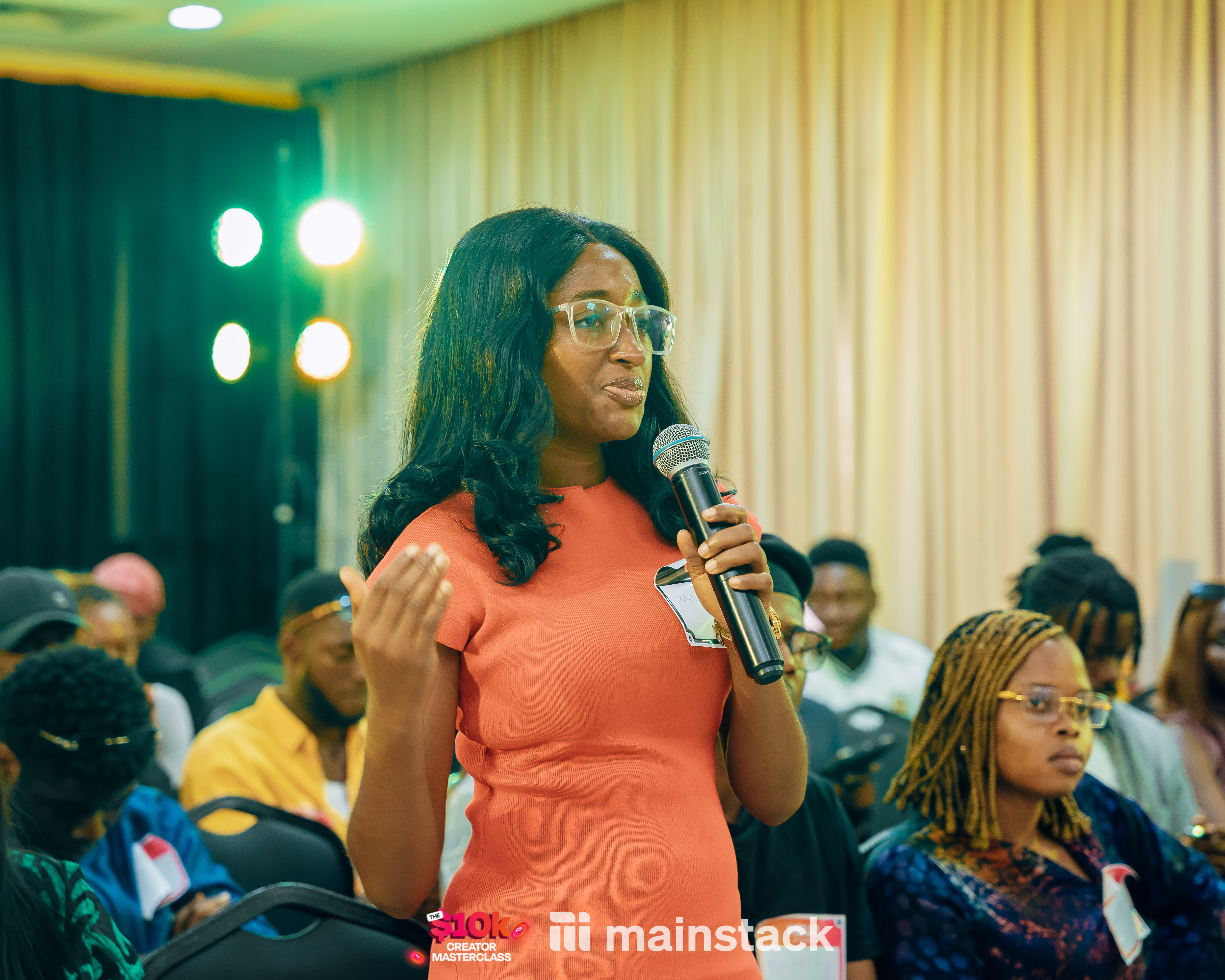An attendee asking Tricia Biz a question during her masterclass session