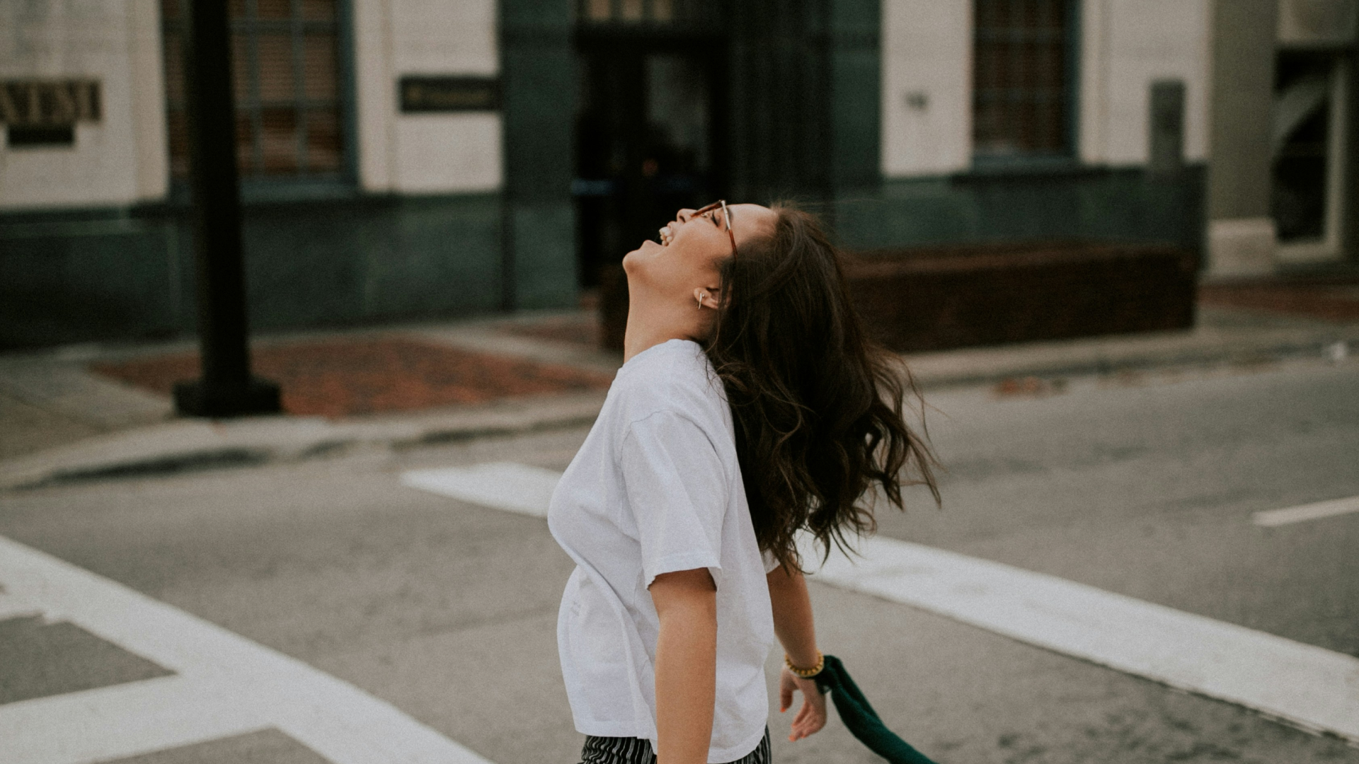 An image of a female delivery driver working for Favor Delivery