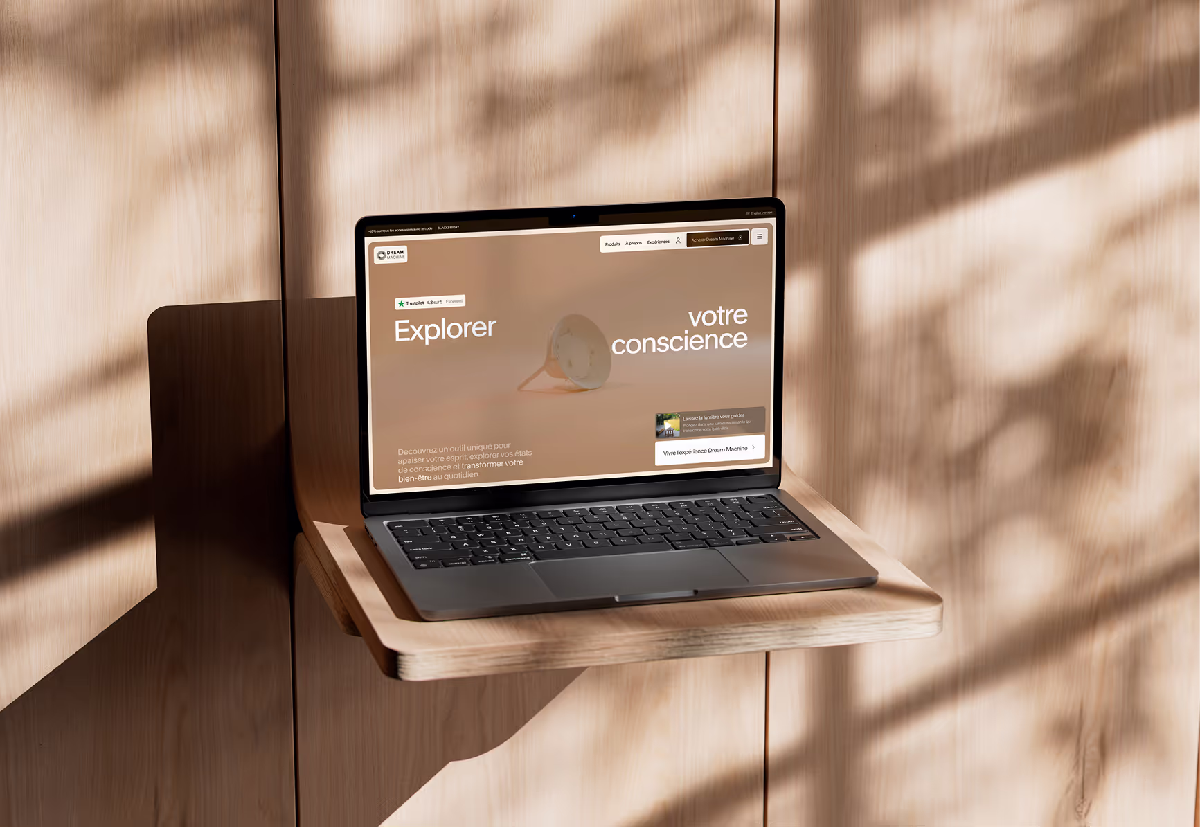 Visuel du site Dream Machine affiché sur Mac, design e-commerce avec animations 3D et micro-interactions.