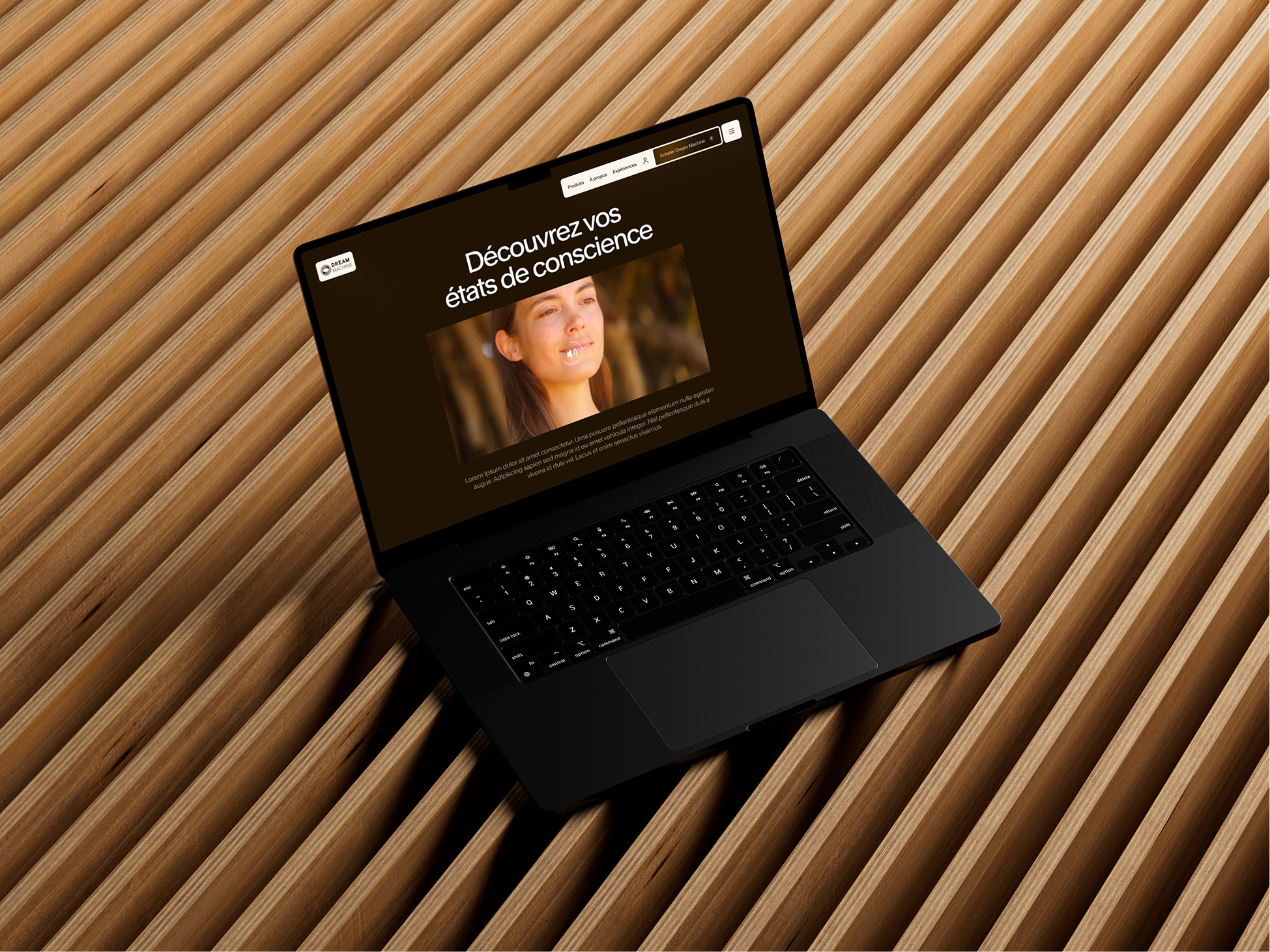 Présentation de la boutique Dream Machine sur Macbook, design e-commerce immersif avec éléments 3D et transitions.