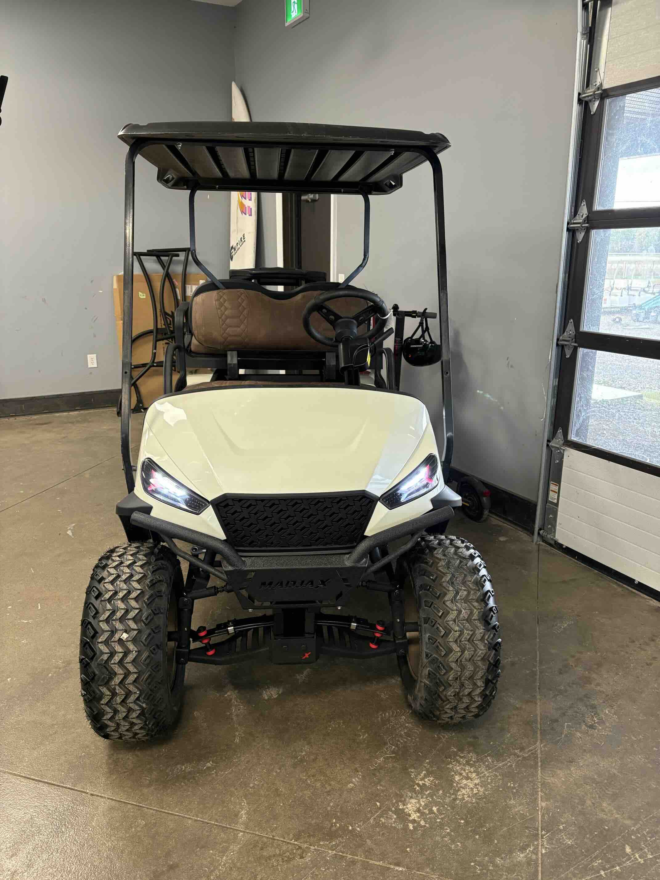 EZGO TXT 4-Passenger golf cart in White – Birdie Golf Carts Port Colborne