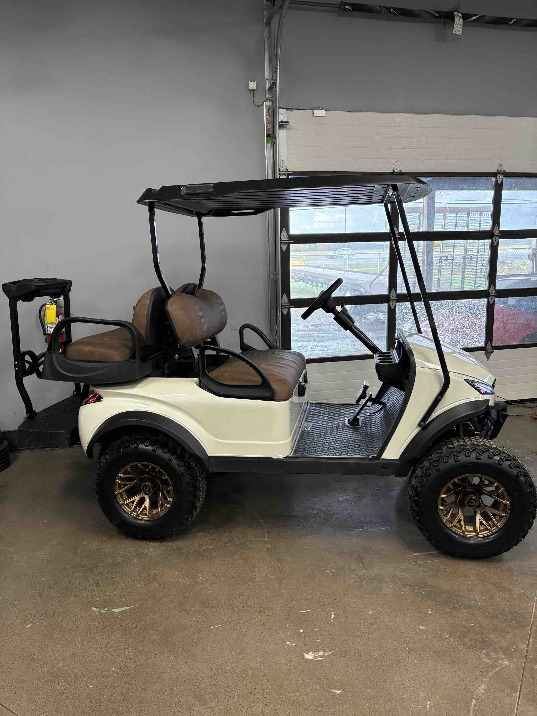 EZGO TXT 4-Passenger golf cart in White – Birdie Golf Carts Port Colborne