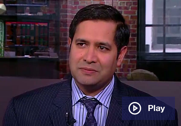 Yahoo Tops Estimates Amid Preliminary Bids for Sale