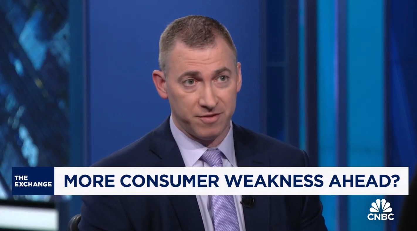 Both high-end and low-end consumers pullback on restaurant spending, says Mizuho’s Baumgartner