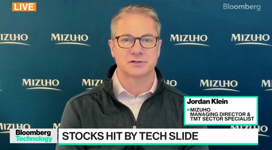 Tech companies 'full steam ahead' on AI