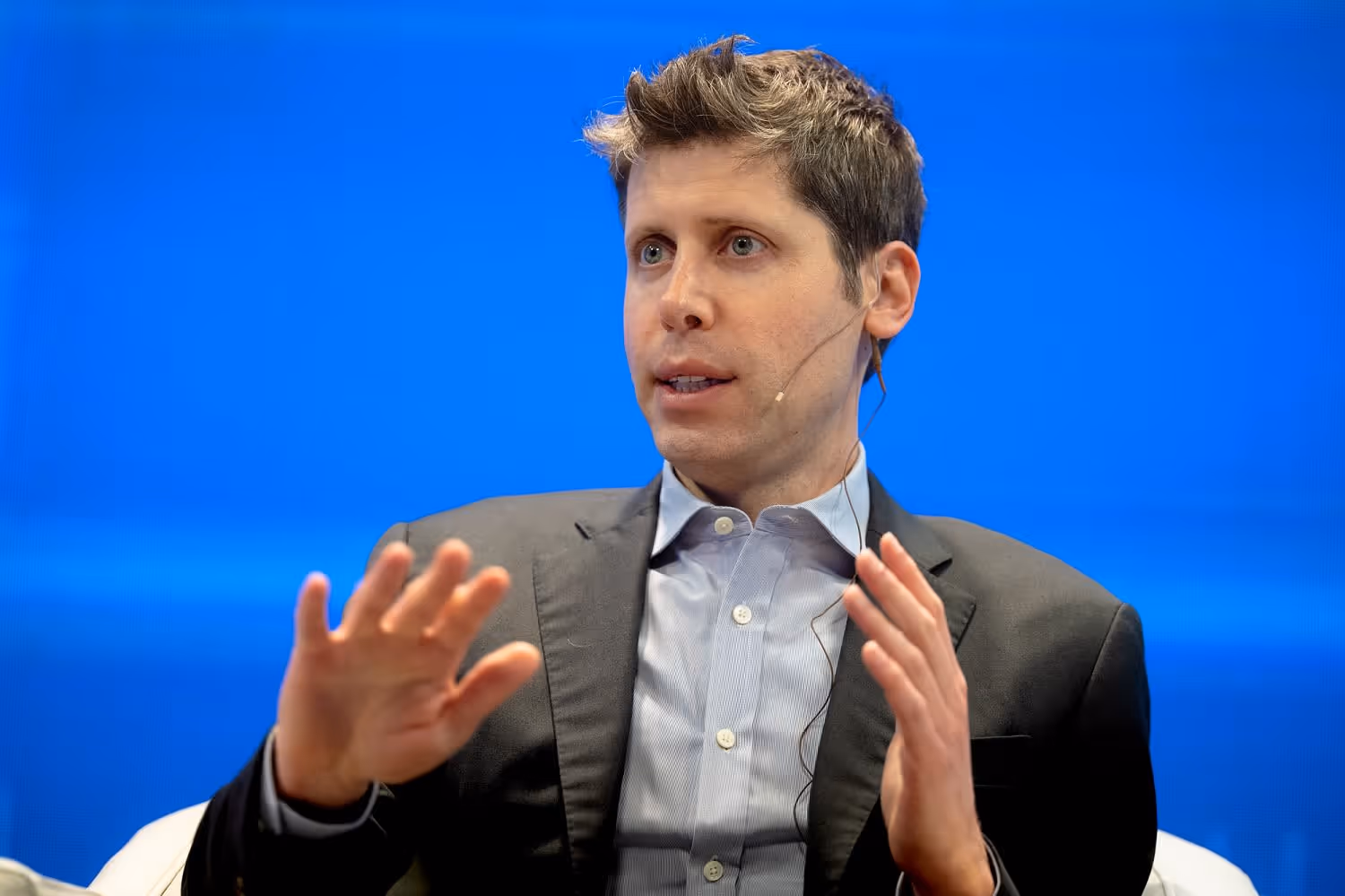 Bloomberg Article: Sam Altman Chats Virtual Companions at Mizuho Tech Conference