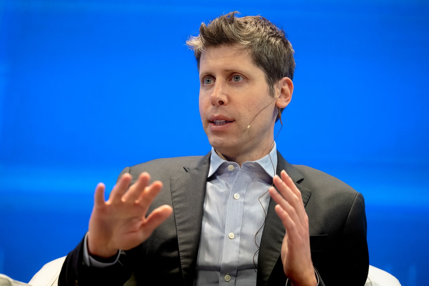 Bloomberg Article: Sam Altman Chats Virtual Companions at Mizuho Tech Conference