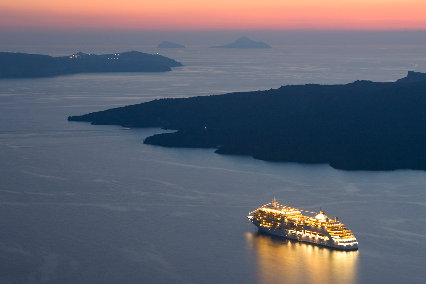 Private islands and market expansion: The evolution of the cruise industry