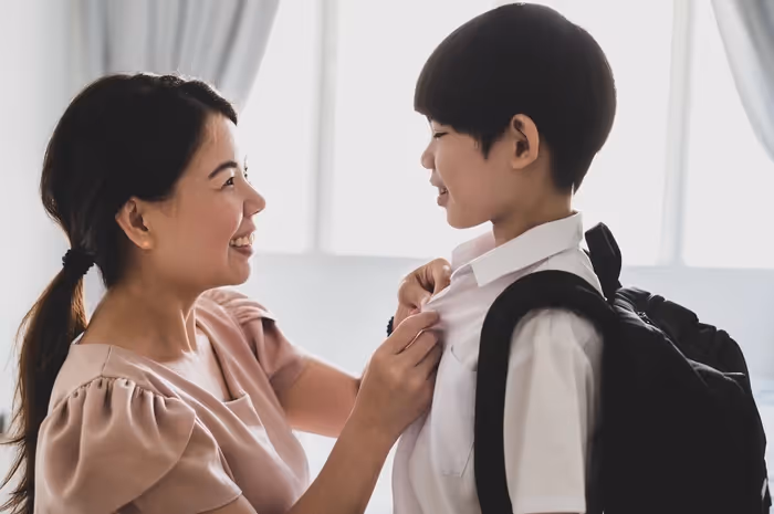 Parent and child going to primary school | Advantage Homes
