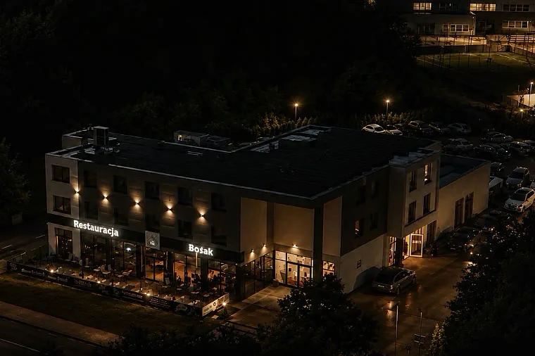 Hotel Bossak nocą podczas Gali Biznesu Certyfikacji Krajowej