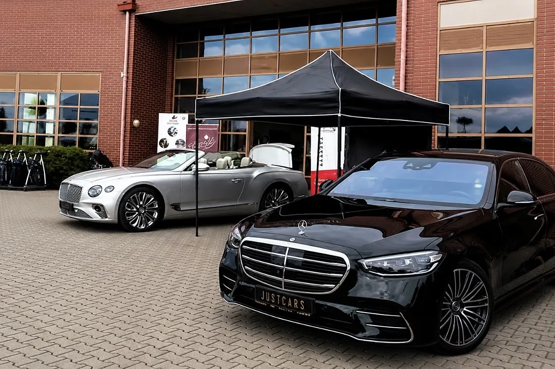 Mercedes-Benz S-Klasa i Bentley Continental GTC na turnieju Rotary w Sobieniach Królewskich