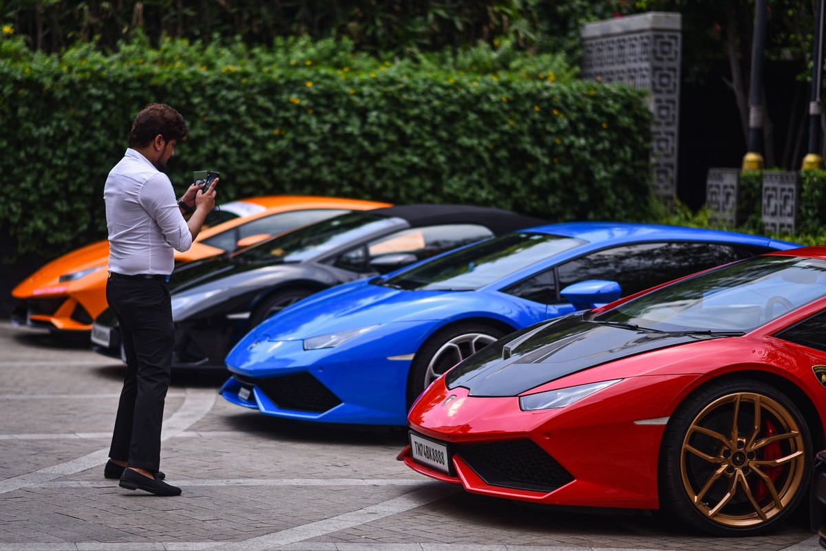 Samochody Lamborghini — zdjęcie ilustracyjne z Forbes; fot. IDREES MOHAMMED, PAP/EPA