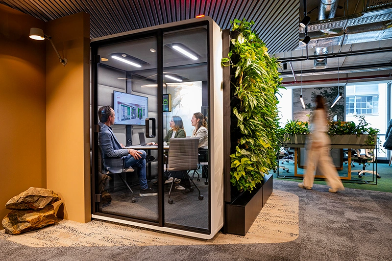 be-max biophilic design interieur op kantoor met meubilair voor horeca, zorginstellingen