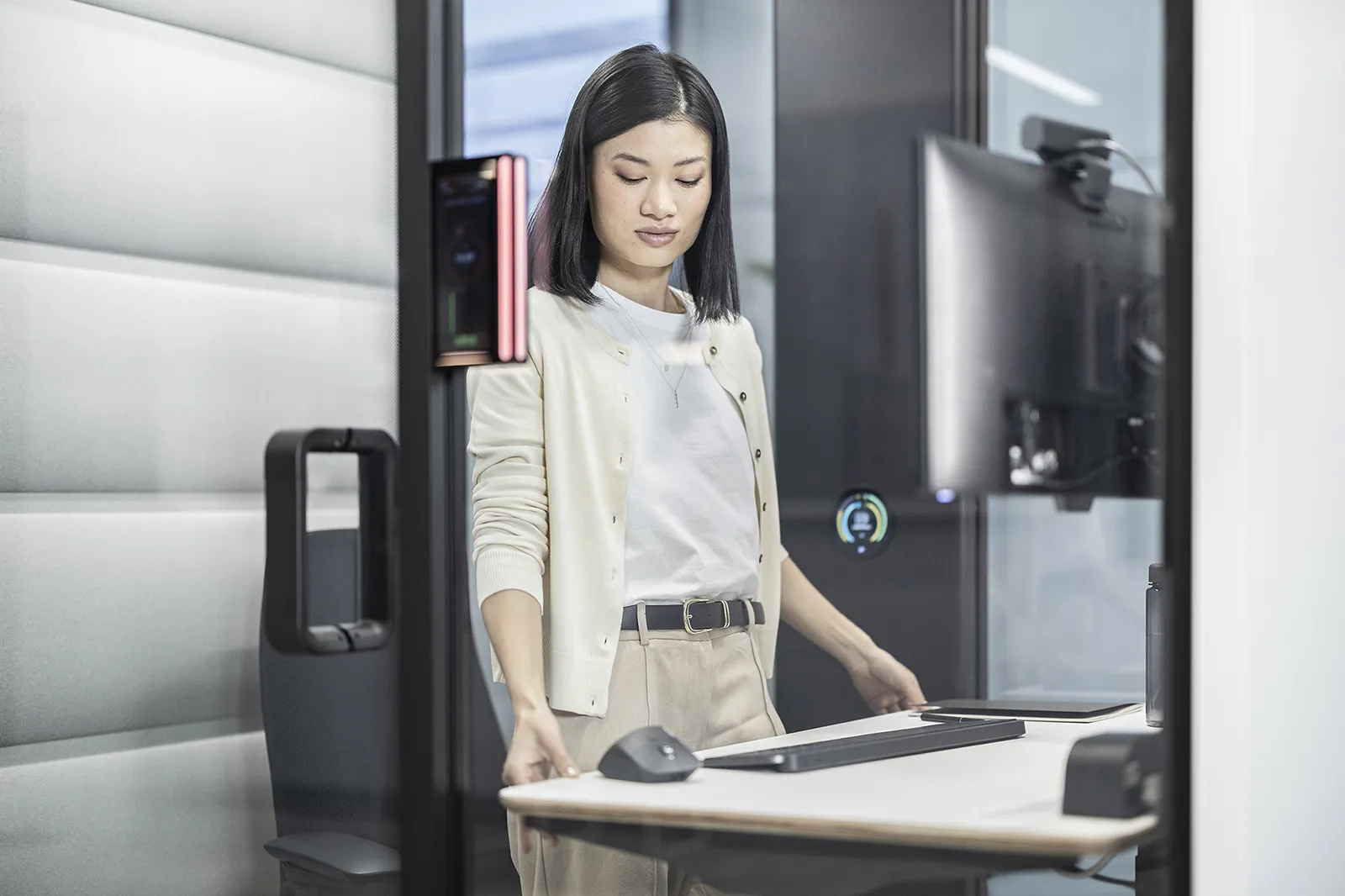 Hushoffice Hushfree Work akoestische kantoorcabine met ergonomische werkplek (8)