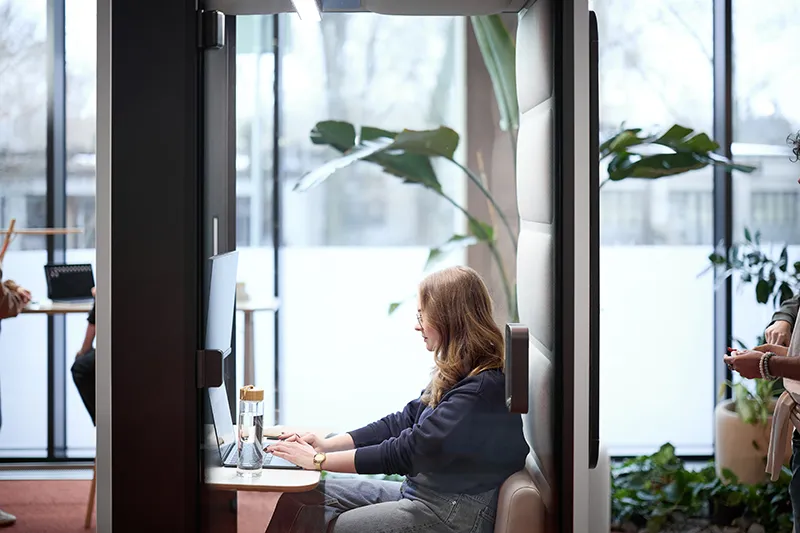Hushoffice Hushfree S Hybrid premium mobiele werkplek kantoor