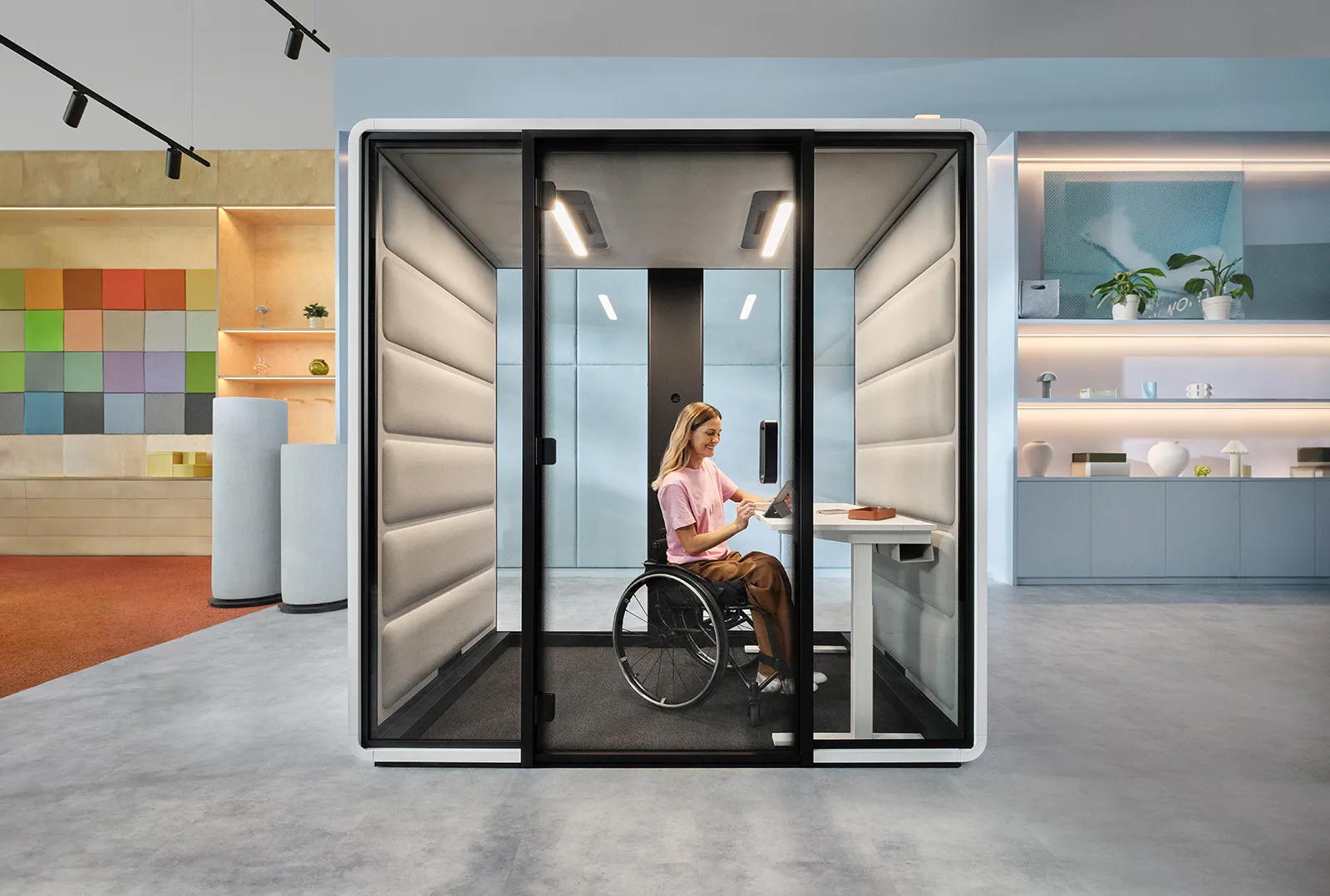 Hushoffice Hushfree Access M premium rolstoelvriendelijke akoestische cabine voor kantoor