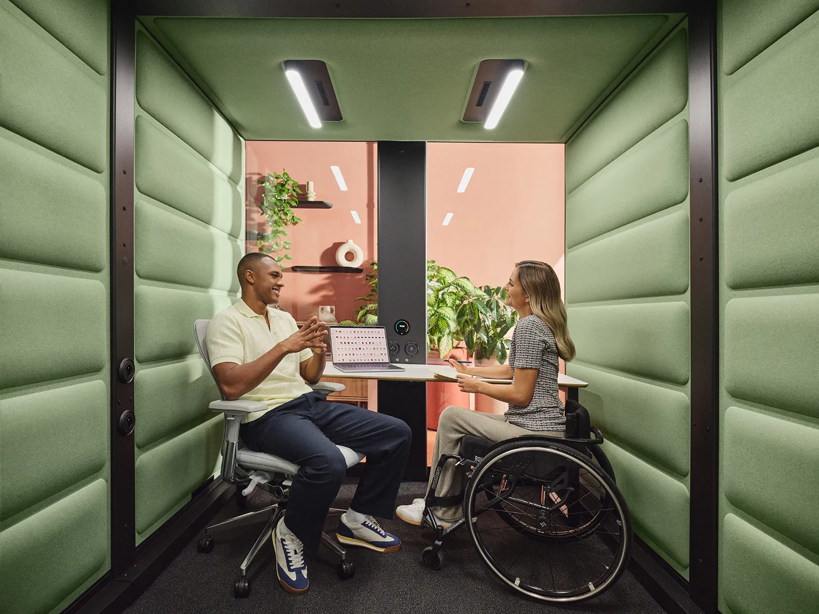 Hushoffice Hushfree L Access rolstoeltoegankelijke akoestische vergaderunit