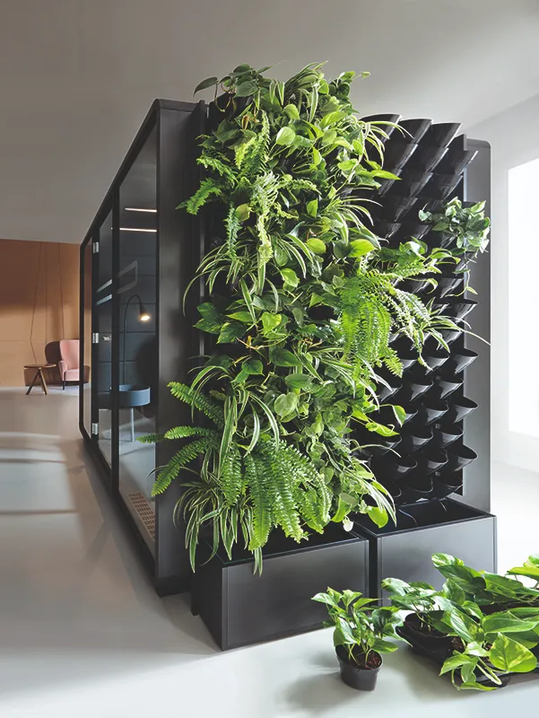 Hushoffice Greenwall groene muur akoestische cabine kantoor voor biophilic design interieur