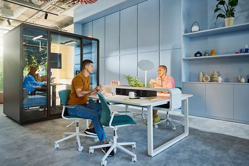 Hushoffice Hushspot hybride flexibele werkplek tafel voor kantoor