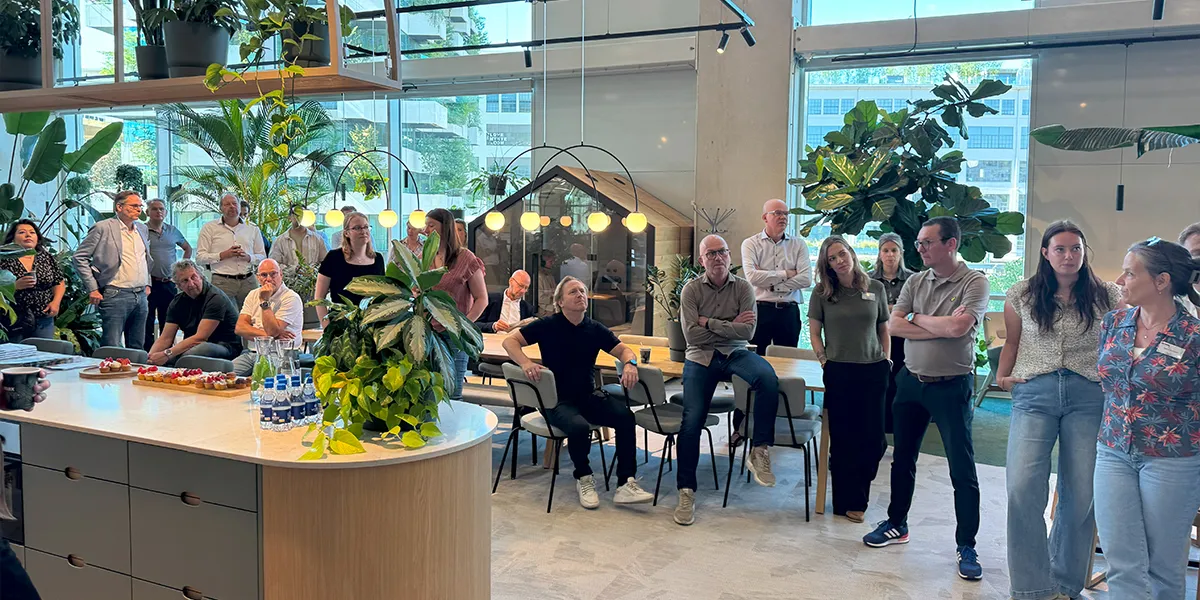 hushoffice dealerdag kantoorinrichting over akoestische vergaderuimtes interieur kantoor