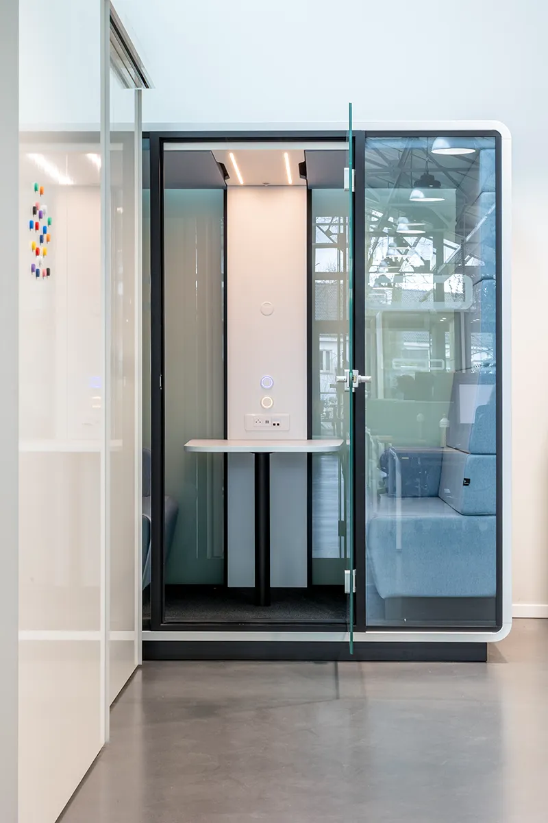 Hushoffice akoestische cabines voor kantoor project Techwolf Buro International