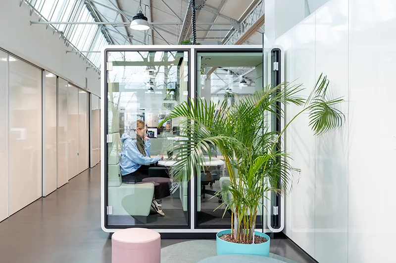 Hushoffice akoestische cabines voor kantoor project Techwolf Buro International