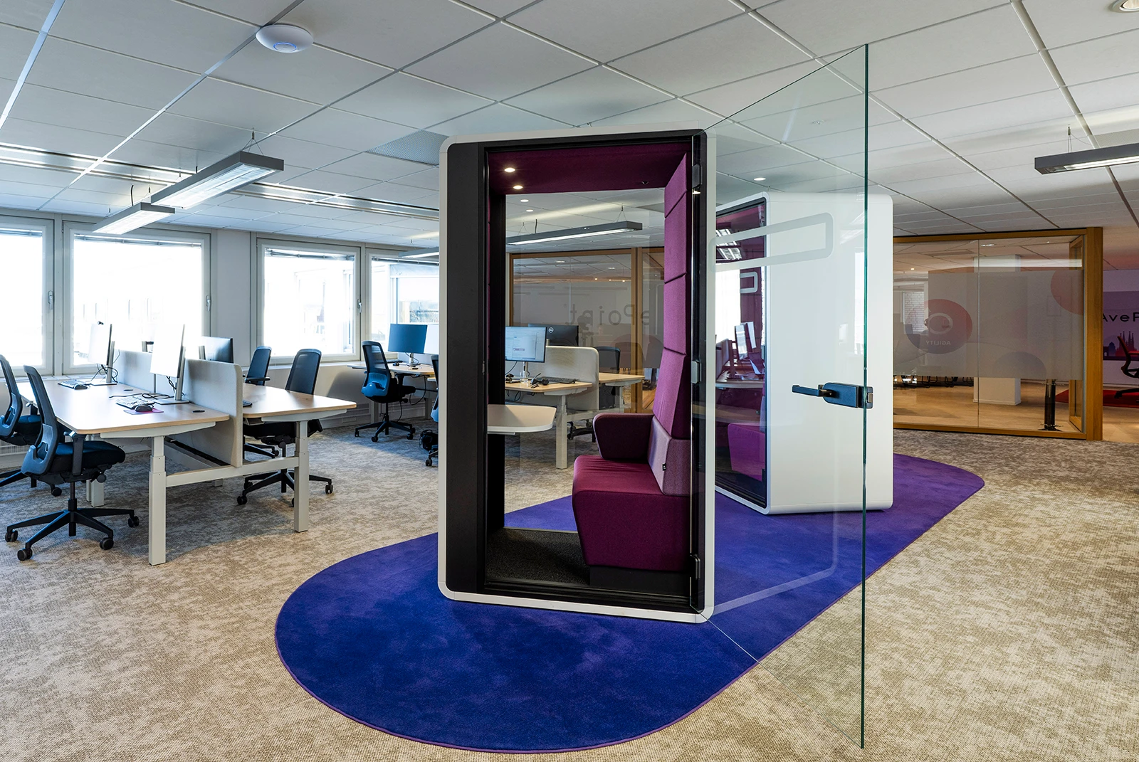 Mikomax Hushoffice akoestische cabines project kantoorinrichting Avepoint