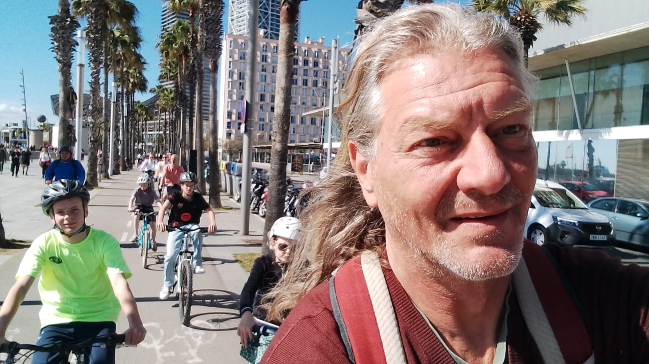A guided tour in Dutch on bikes