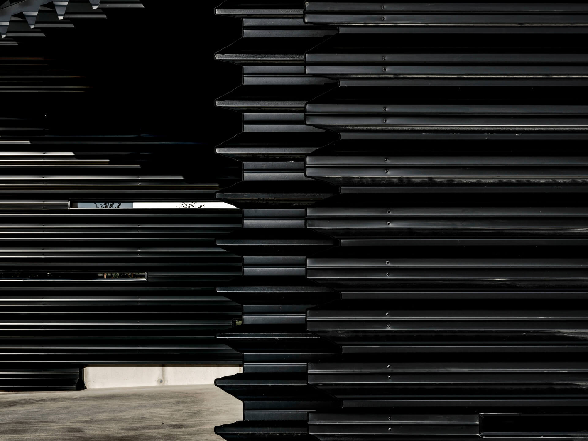 Pro-Ject Design von schwarzem Blockhaus