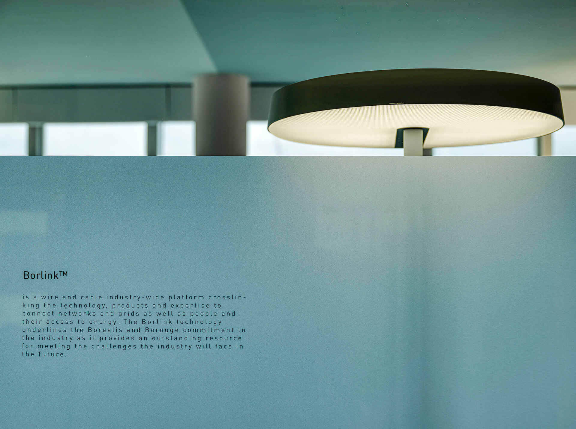 Borealis Milchglas Trennwand Büro