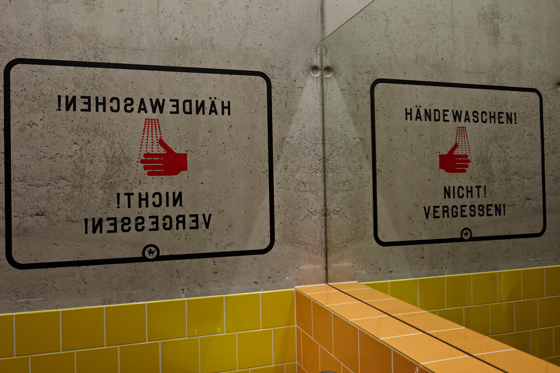 Loimer Bilder auf betonwand