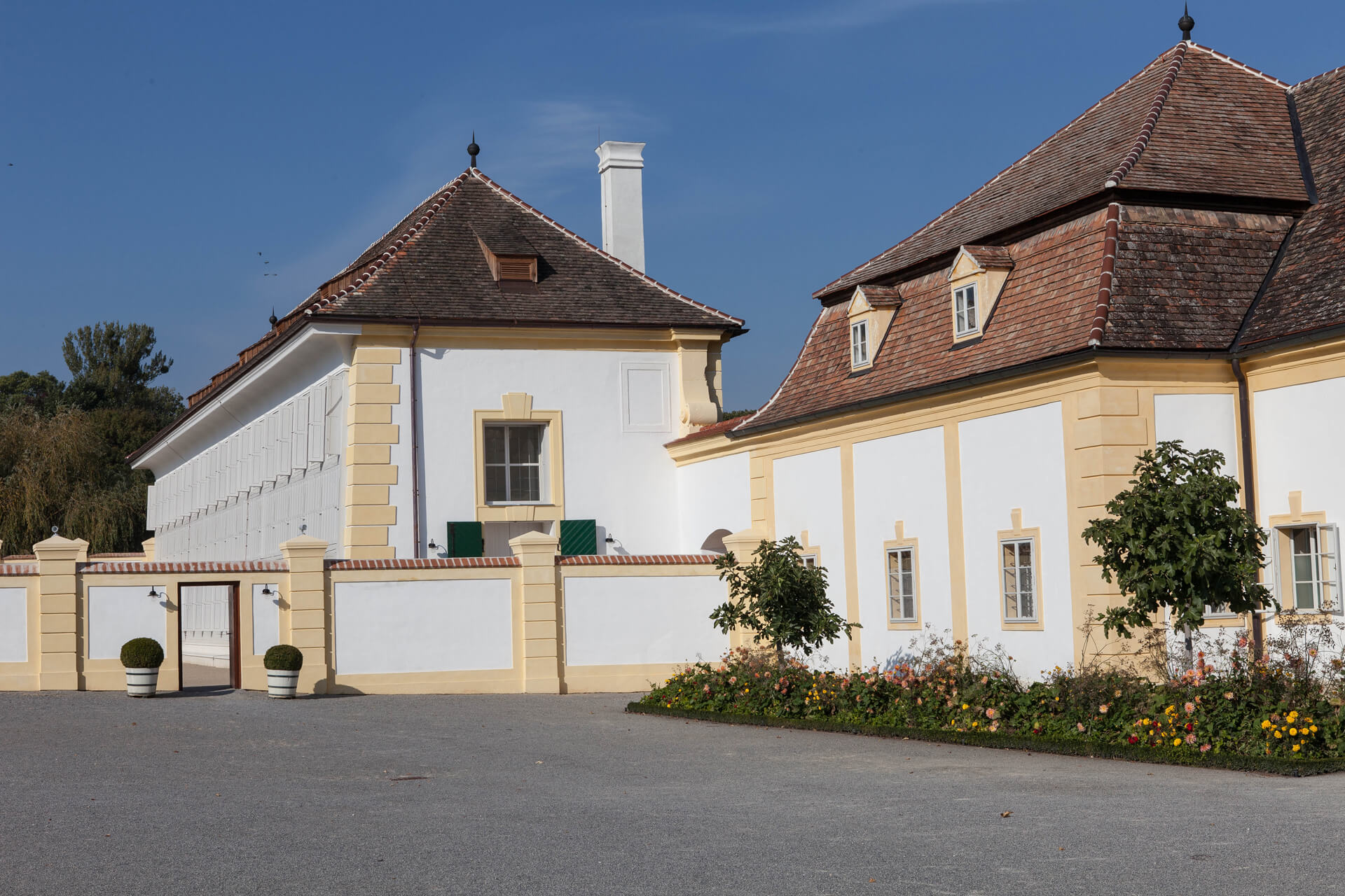 Schlosshof Außenansicht
