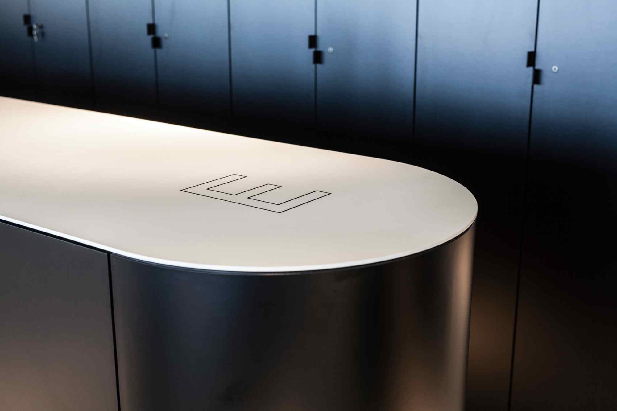 Empfangstheke in Schwarz