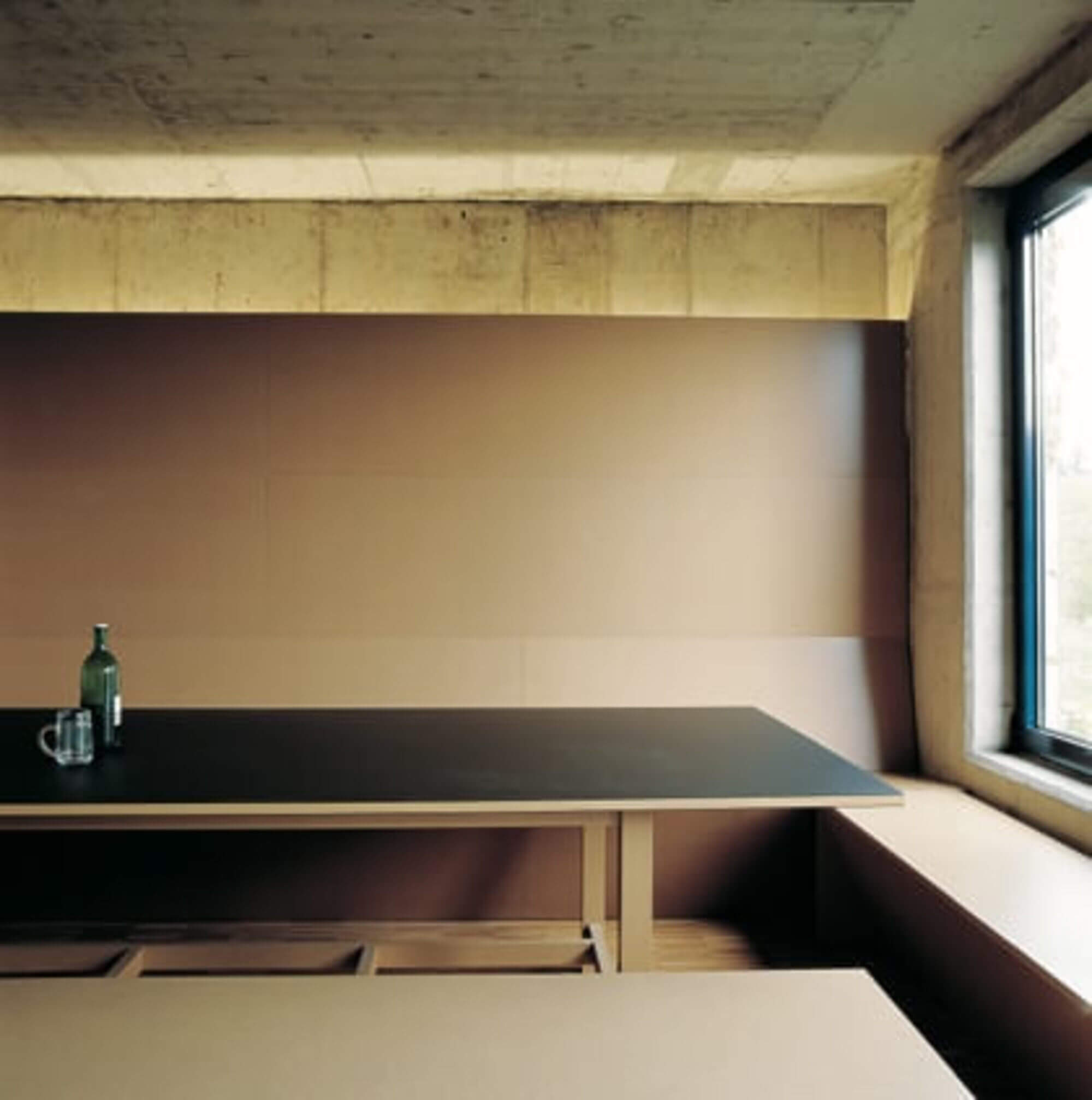 Eckige Tischgruppe mit Ausblick