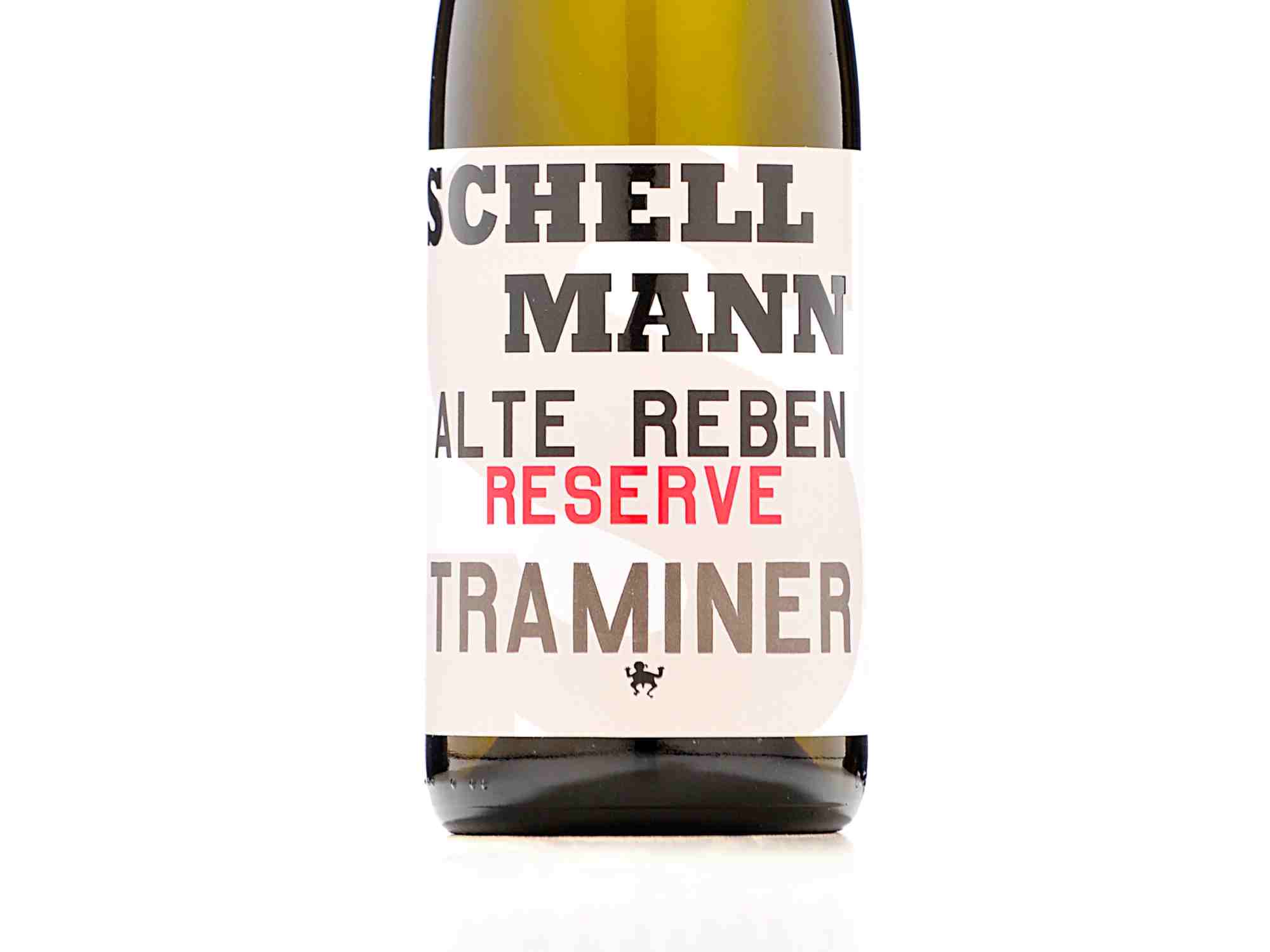 Freigestellte Schellmann-Flasche mit Etikett „ALTE REBEN RESERVE TRAMINER“.