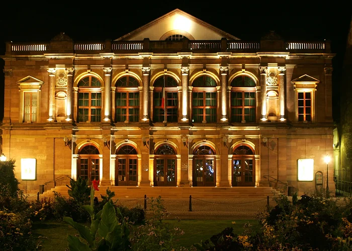 Photo du Théâtre Municipal de Colmar de nuit