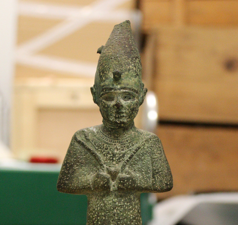 statuette du dieu egyptien osiris