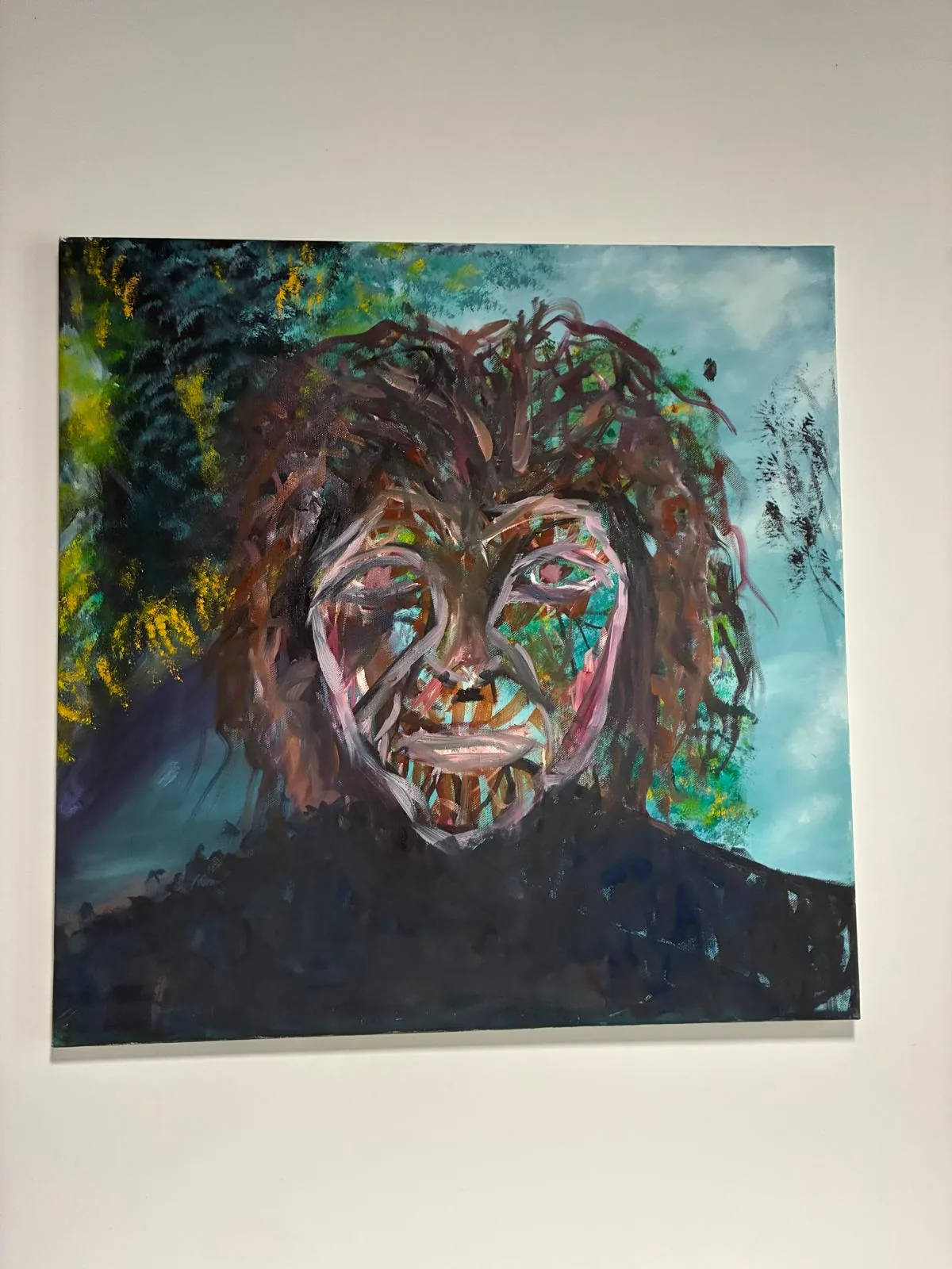 Retrato expresivo de cabello alborotado sobre un cielo turquesa, pintado por Francisco Javier Seguí García