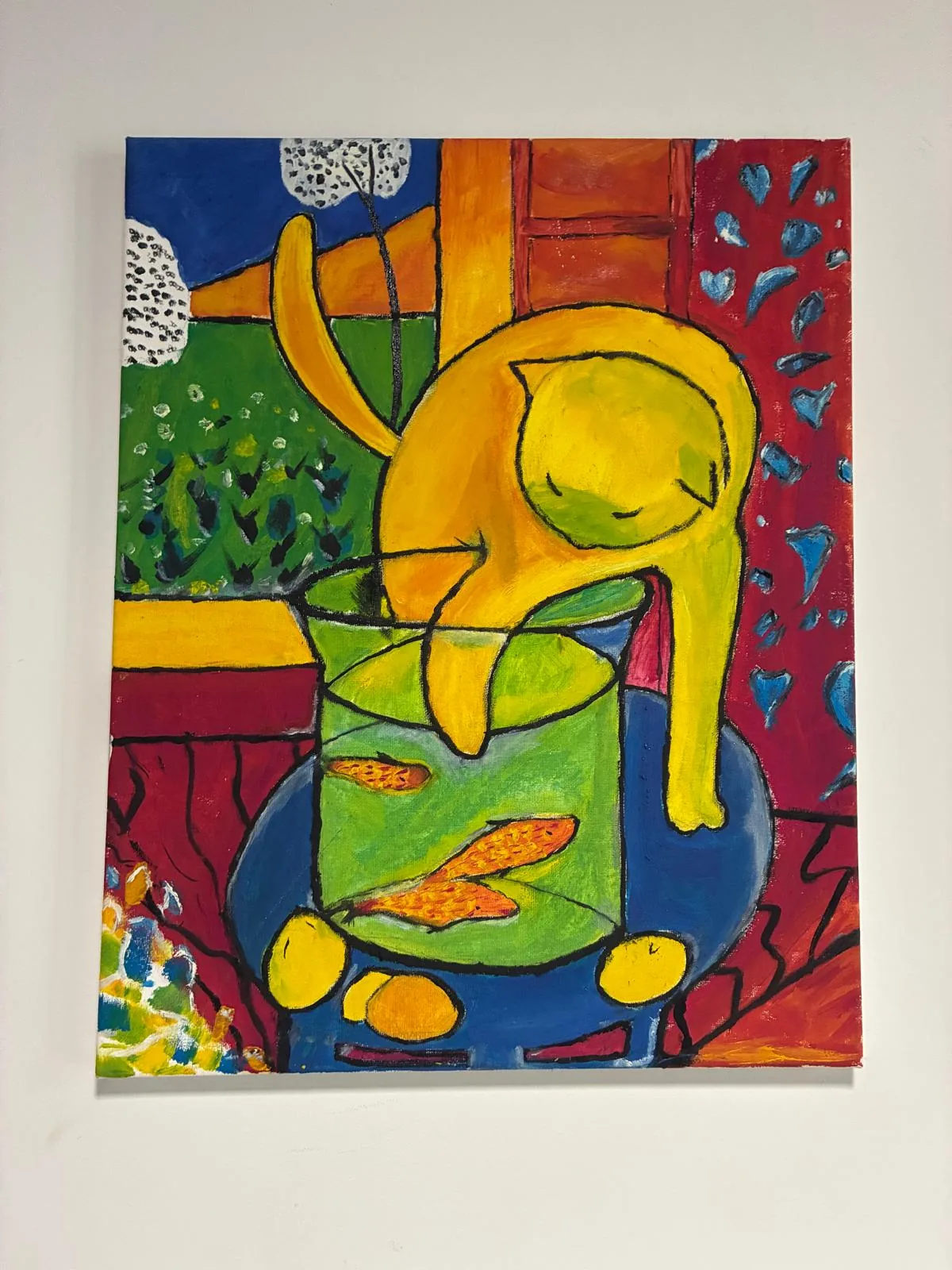 Cuadro colorido de un gato amarillo junto a una pecera de Francisco Javier Seguí García